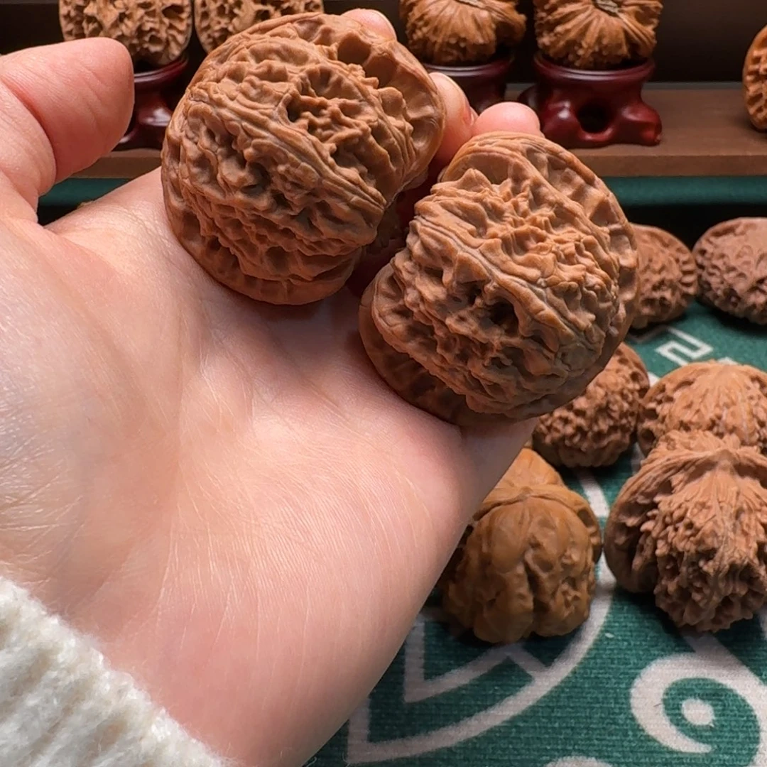 文玩核桃吊坠44.5白狮子