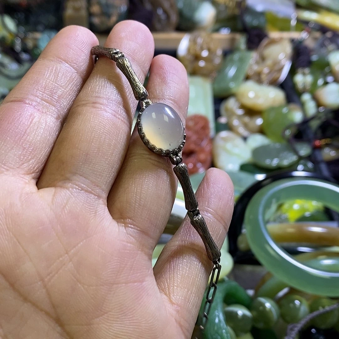 岫玉未镶嵌手链一个