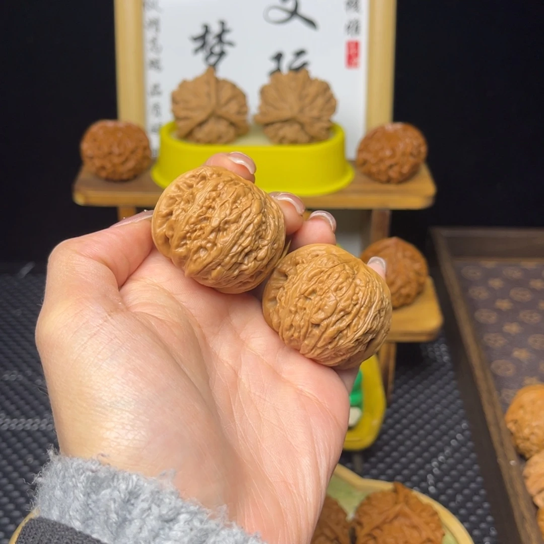 1***3文玩核桃吊坠铁锤40打底微微修