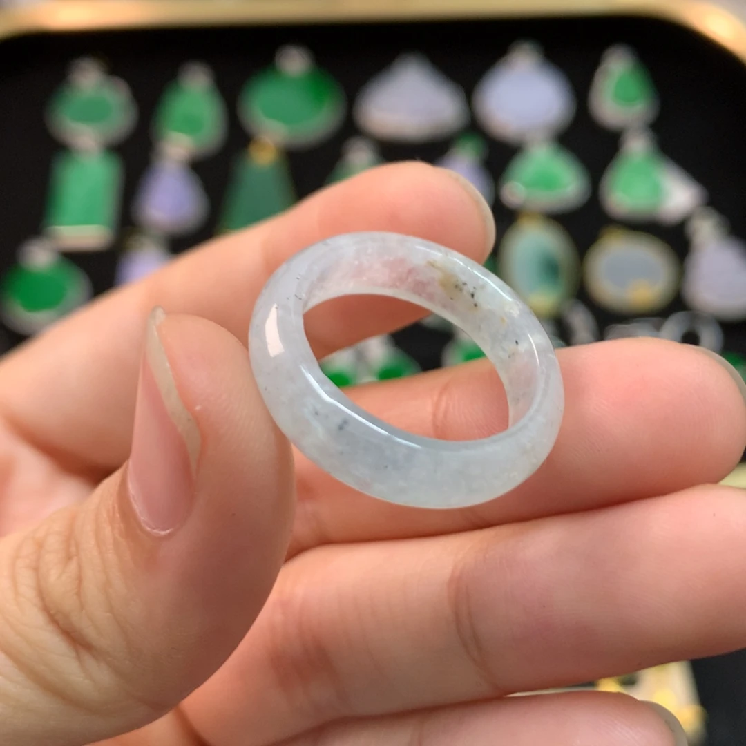 翡翠未镶嵌戒圈有纹裂