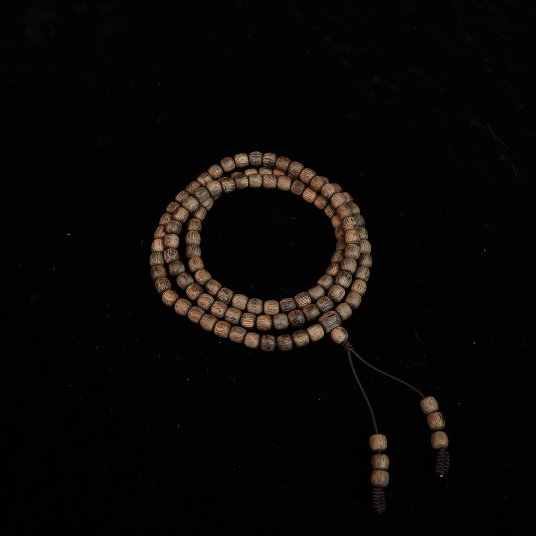 A4822 斯里兰卡土沉沉香软油9分沉老型珠 0.5x0.5cm 8.22g