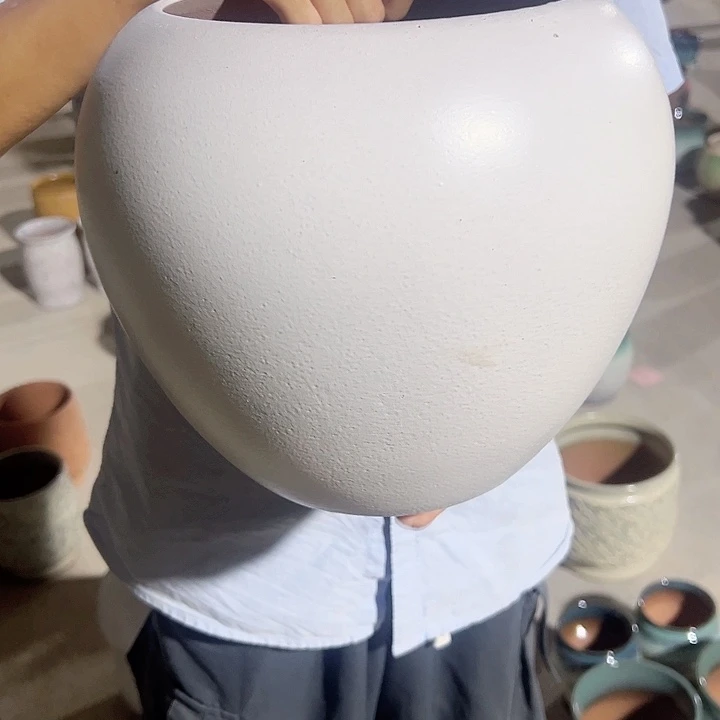 高度24厘米口18厘米