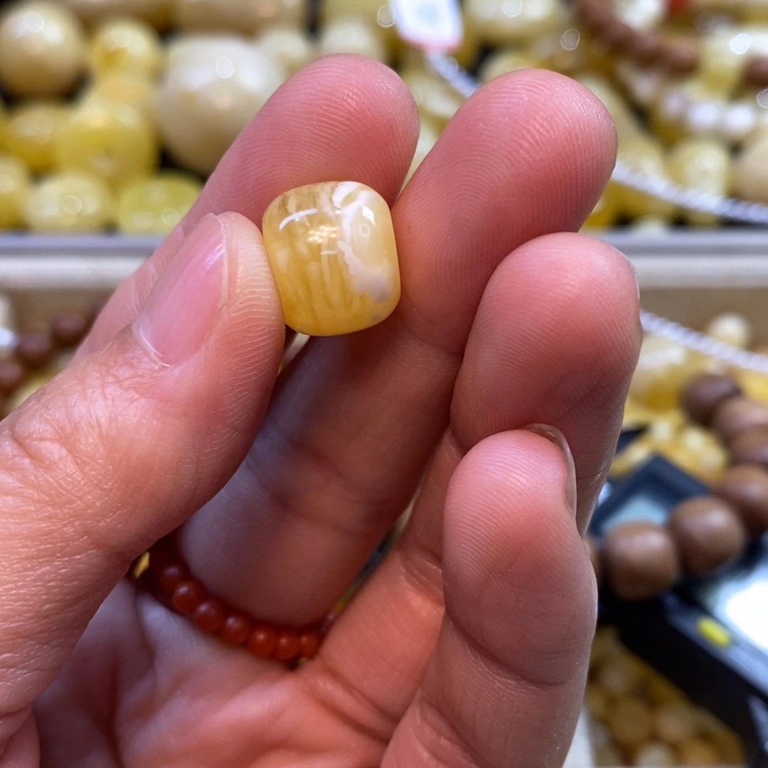 小***丶琥珀未镶嵌裸石原矿蜜蜡配珠