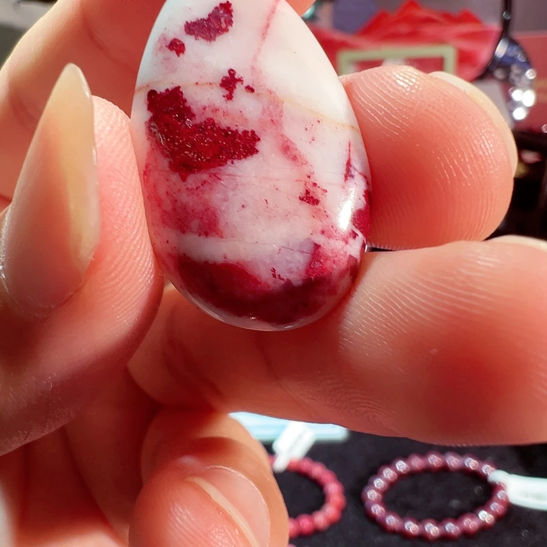 天然辰砂天然朱砂质地细腻