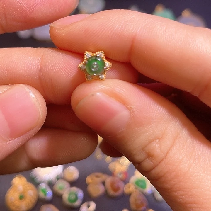 翡翠18K金镶嵌吊坠(不含链)天然翡翠