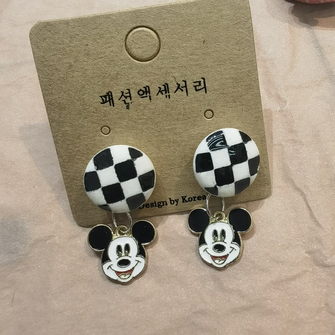 F690黑色棋盘格米奇耳钉耳饰