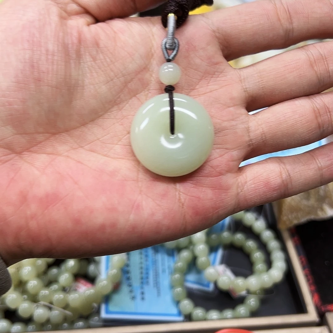 和田玉颈饰未镶嵌