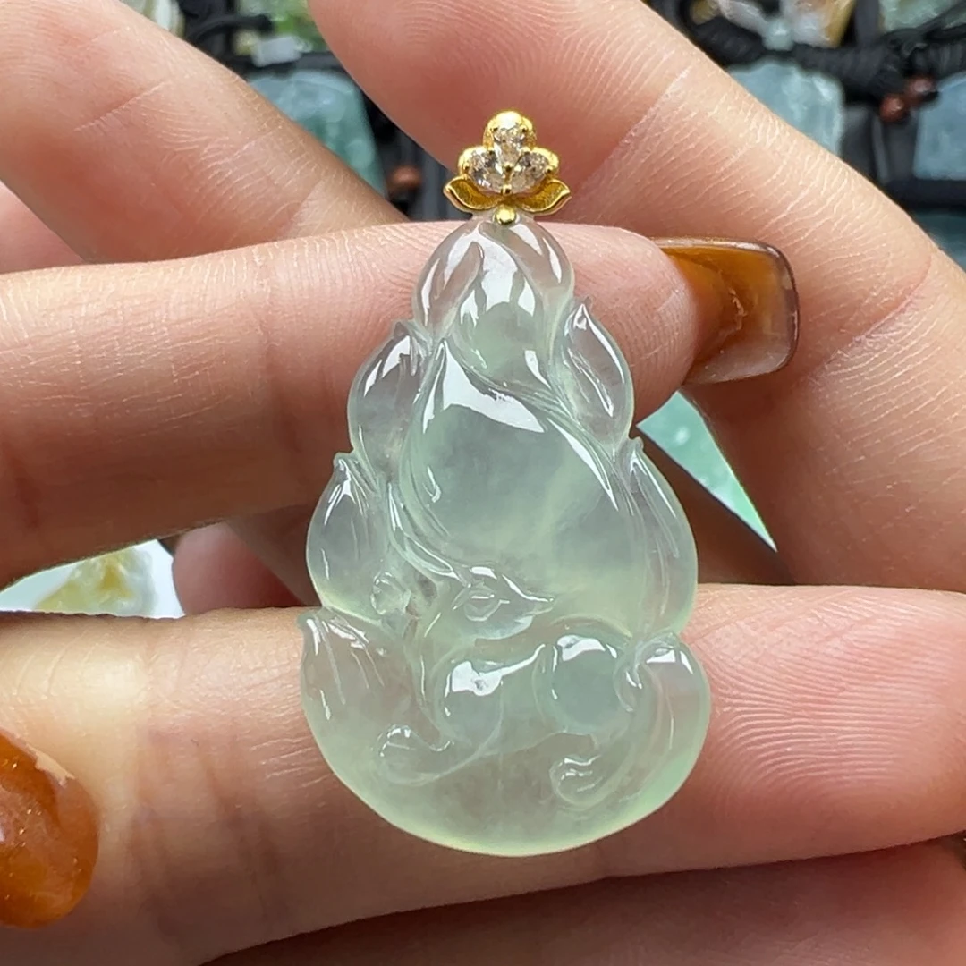 新***部翡翠18K金镶嵌颈饰九尾