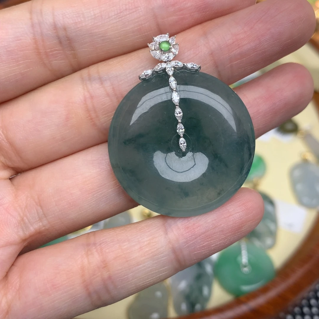 *****颈饰18K金镶嵌翡翠