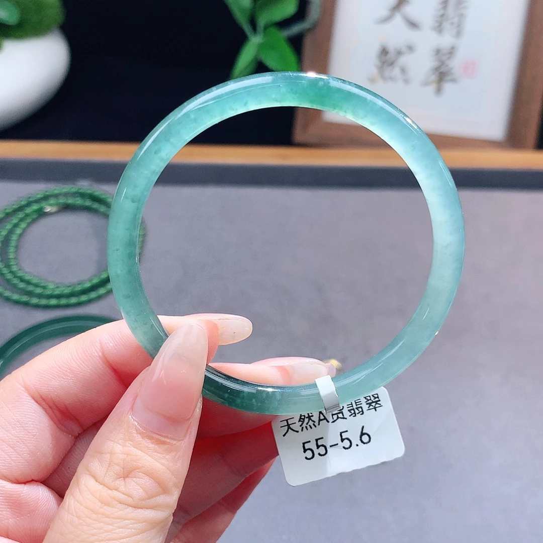 翡翠手镯（圆镯）未镶嵌