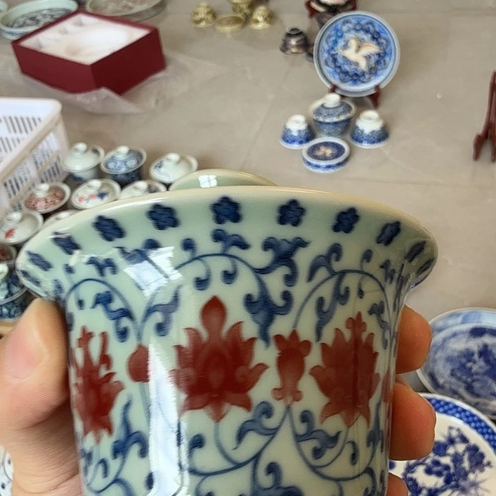 瓷片青釉釉里红缠枝莲两才马蹄盖碗