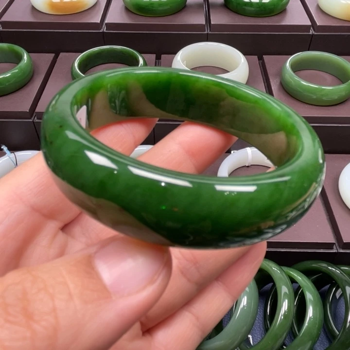 和田玉未镶嵌手镯