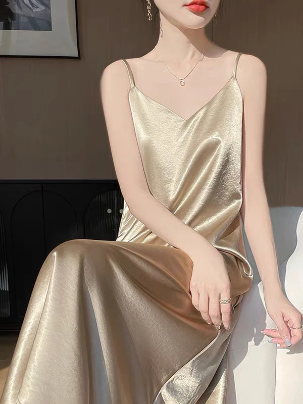 高级感丝滑缎面吊带连衣裙女V领夏薄款仿真丝醋酸可调节肩带长裙