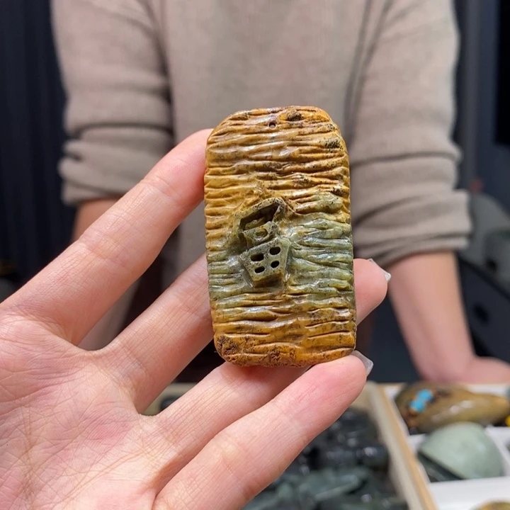 岫岩河磨玉（透闪石质玉）颈饰未镶嵌