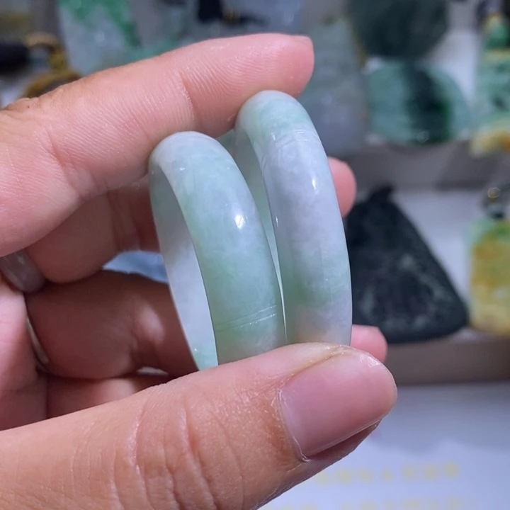 【闪购商品】颈饰未镶嵌翡翠王*笠童镯