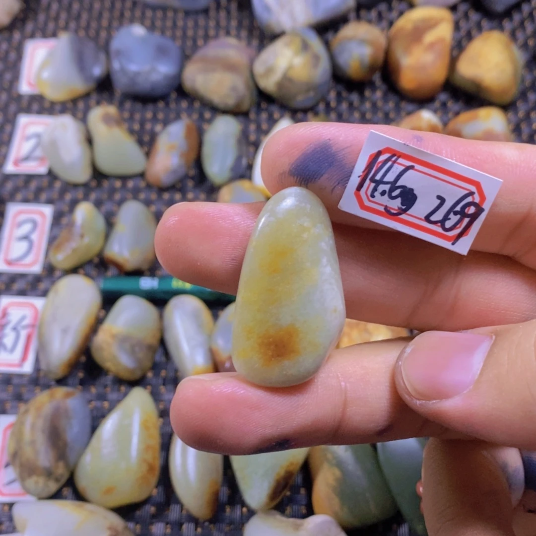 和田玉（糖玉）未镶嵌颈饰