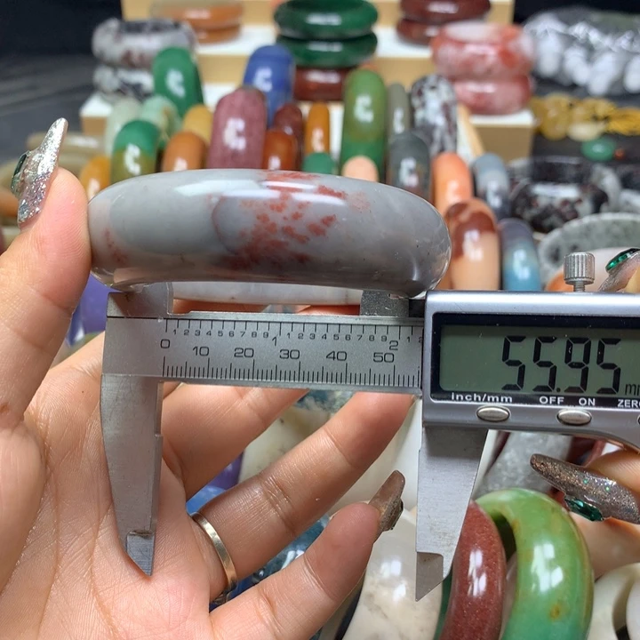 未镶嵌手镯石英质玉