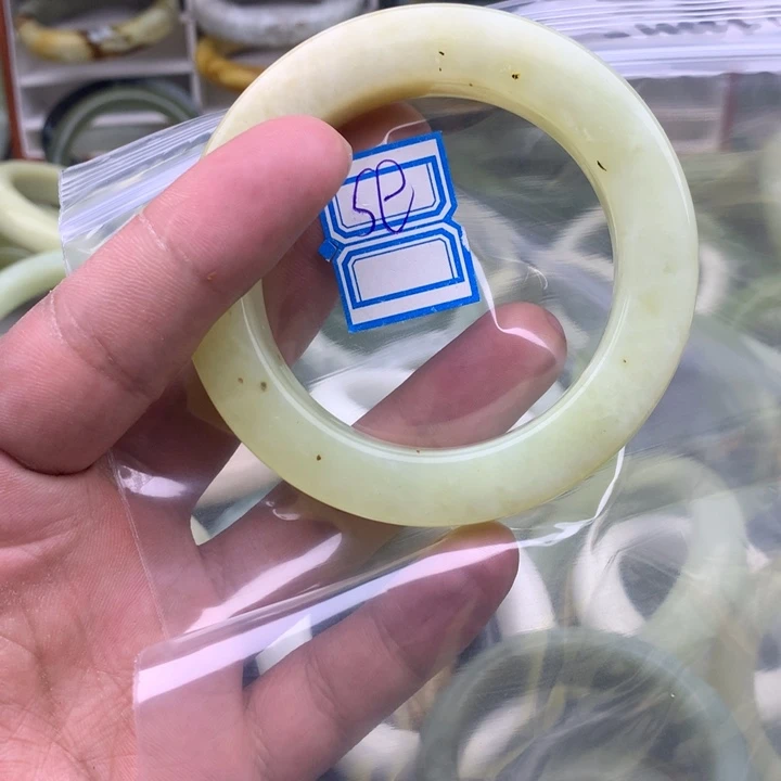 蛇纹石玉未镶嵌手镯S****.