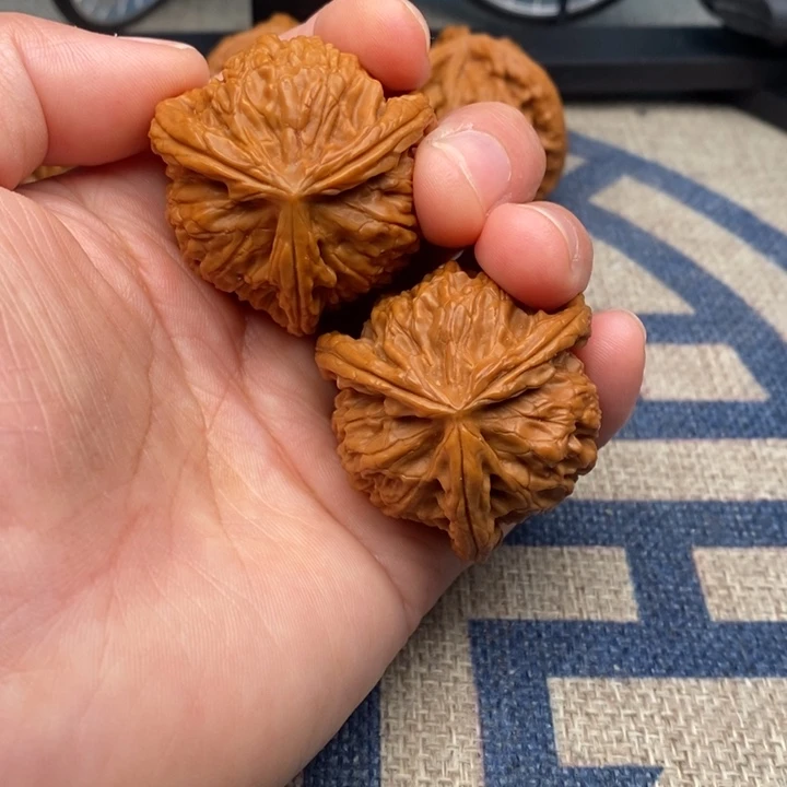 吊坠文玩核桃子*三棱