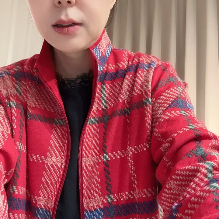 小***艾韩国红格开衫9码百搭舒适