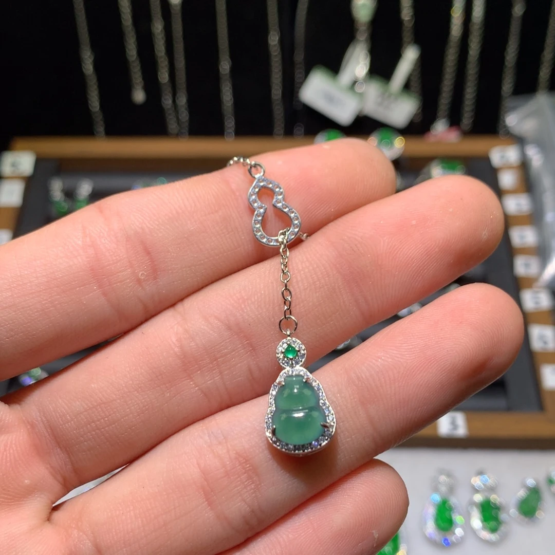 是***一翡翠未镶嵌毛衣链项链