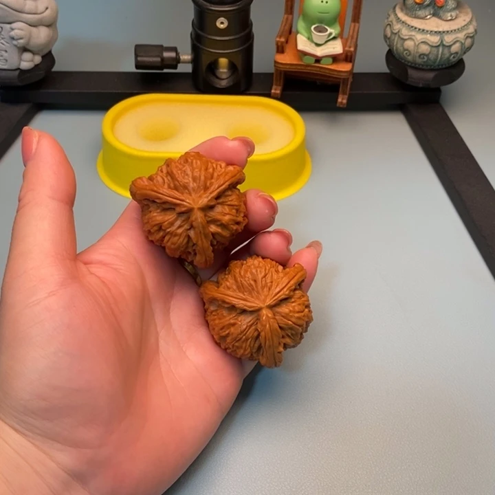 重***庸文玩核桃吊坠42尺寸白狮子微修
