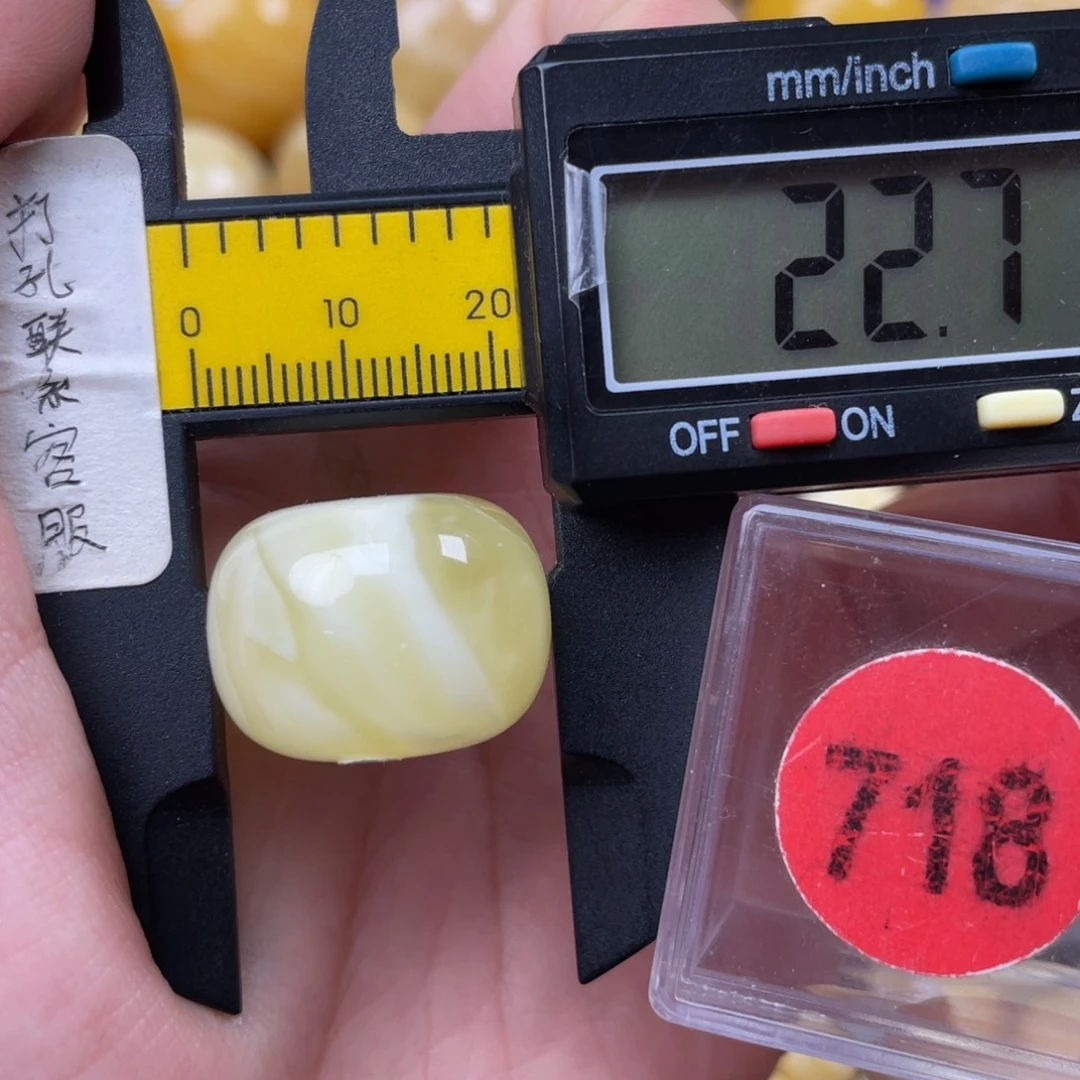 嘉***奇蜜蜡未镶嵌珠宝奇石微瑕