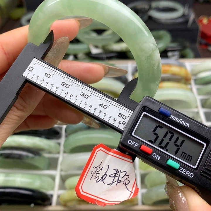 蛇纹石玉未镶嵌手镯504