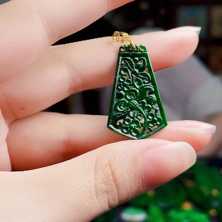 翡翠18K金镶嵌颈饰多样性