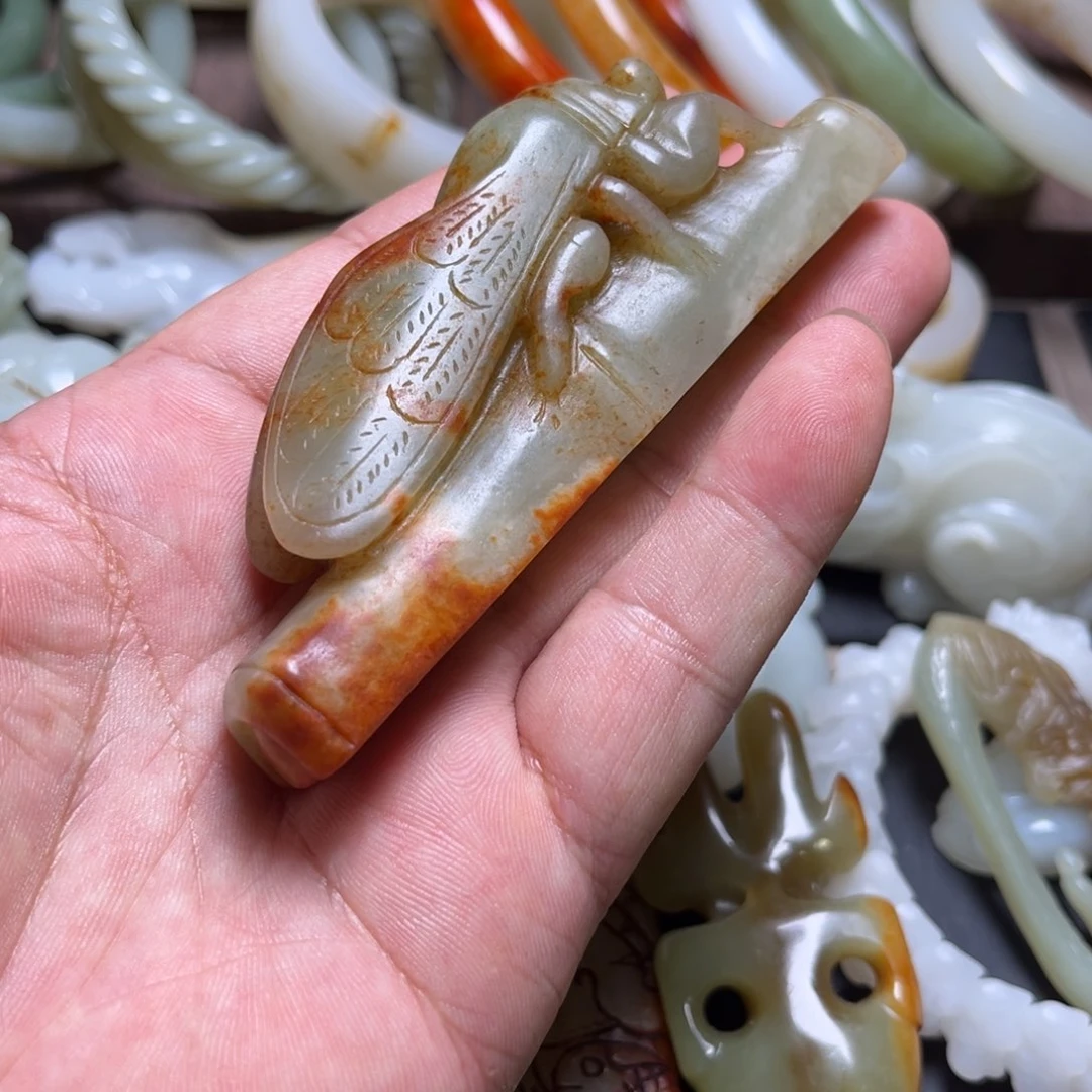 Q***伤和田玉未镶嵌颈饰