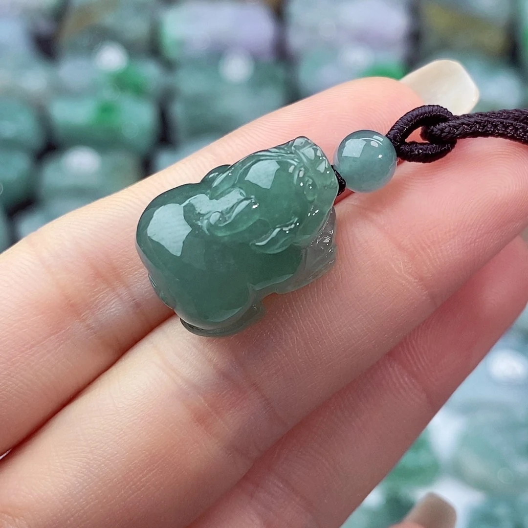 颈饰未镶嵌翡翠天然