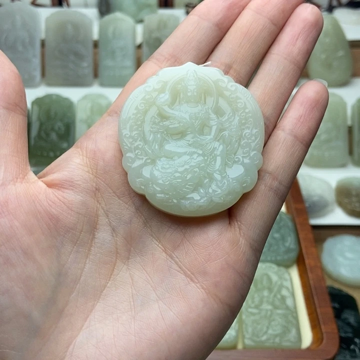 逍***遥和田玉未镶嵌颈饰