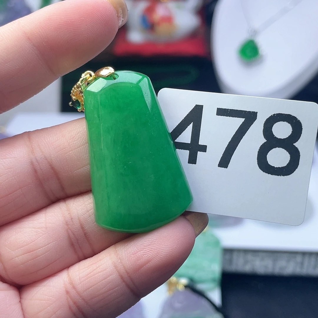 翡翠吊坠(赠链)未镶嵌