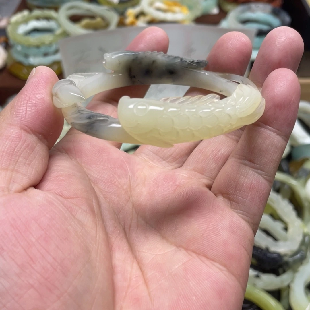 蛇纹石玉未镶嵌手镯