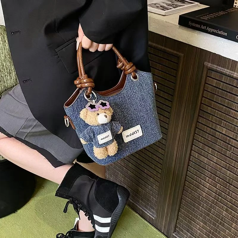 韩版高颜值小众牛仔布手提水桶包复古休闲新款外出通勤百搭斜挎包
