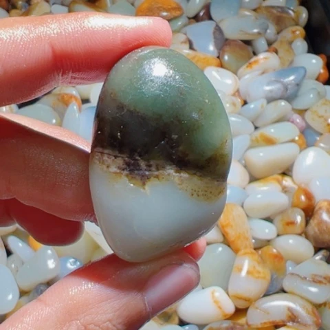 和田玉未镶嵌珠宝奇石27.6克