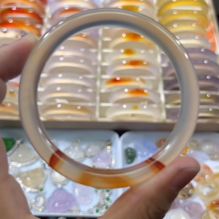 玛瑙/玉髓手镯未镶嵌卡八