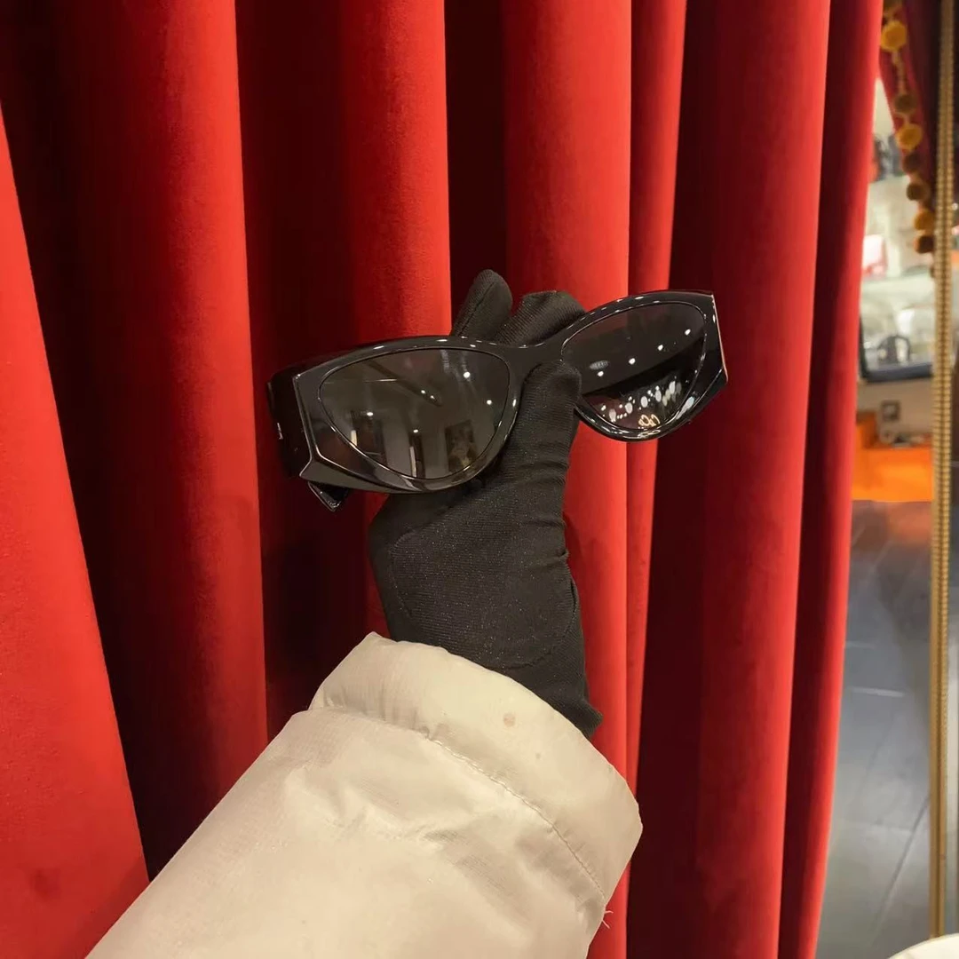 95新 MIU MIU/缪缪 GGS缪缪字母黑金墨镜 42114667