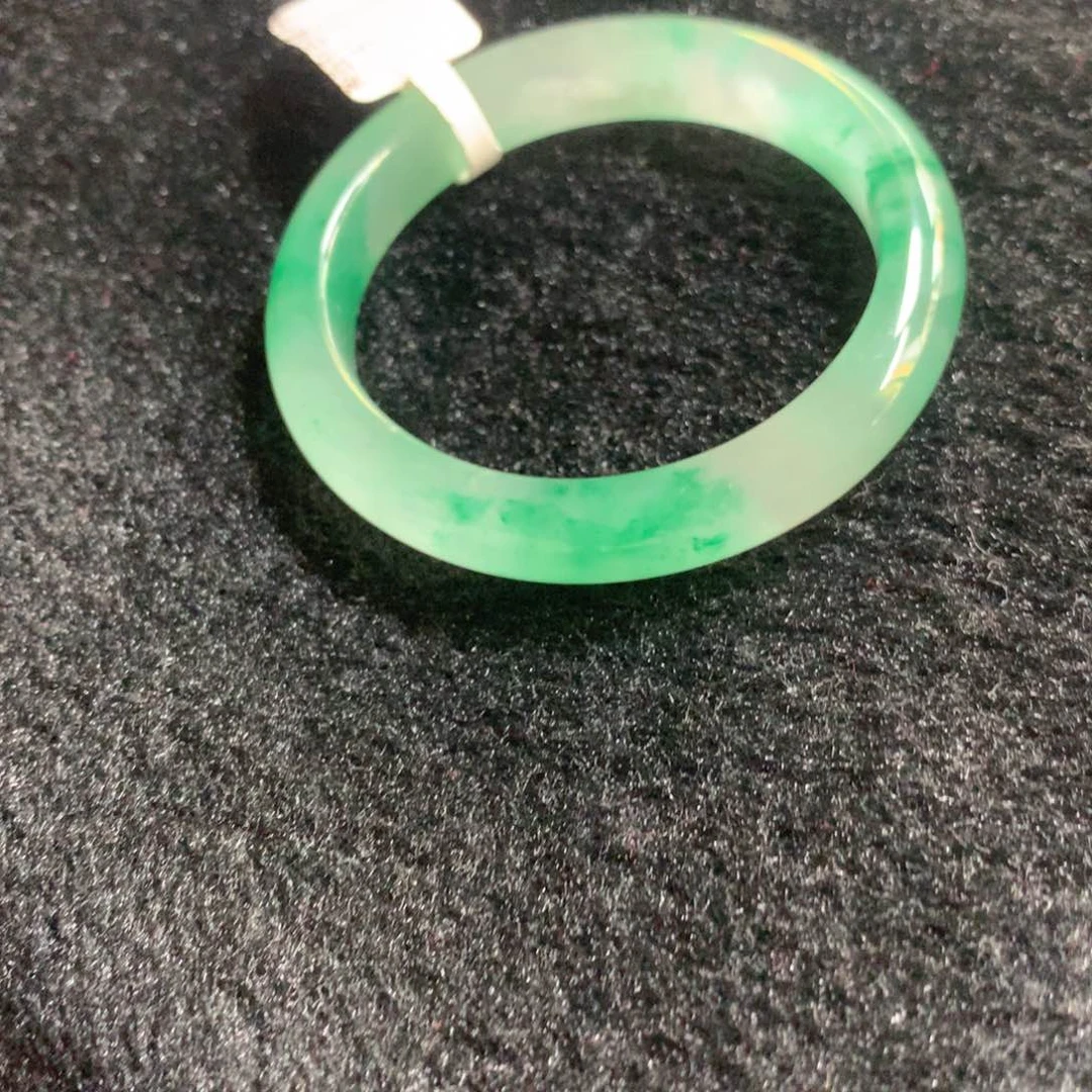 石英质玉（非洲翠）手镯未镶嵌