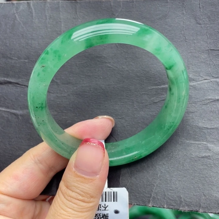 用***9石英质玉未镶嵌手镯