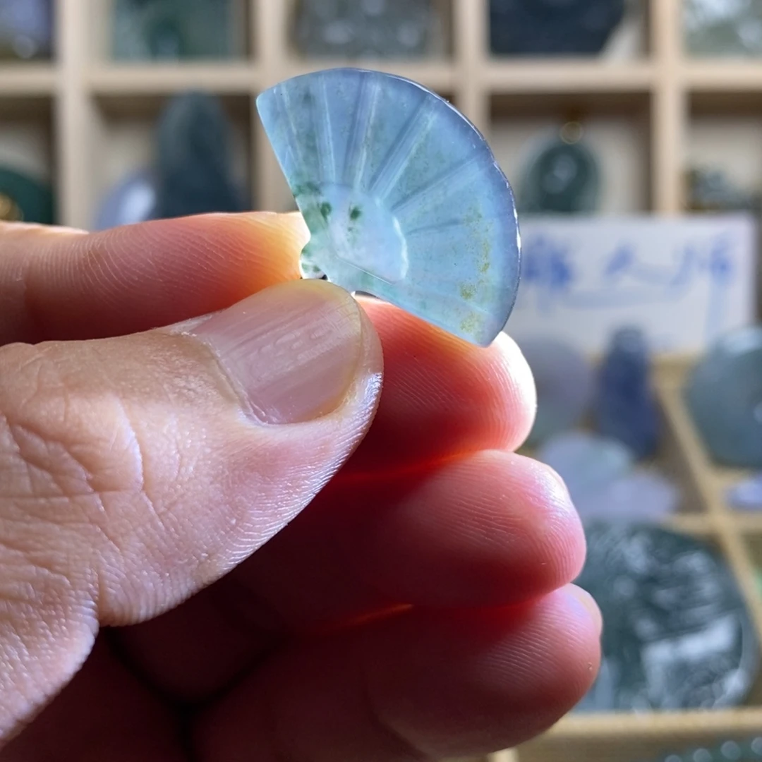 翡翠未镶嵌颈饰好