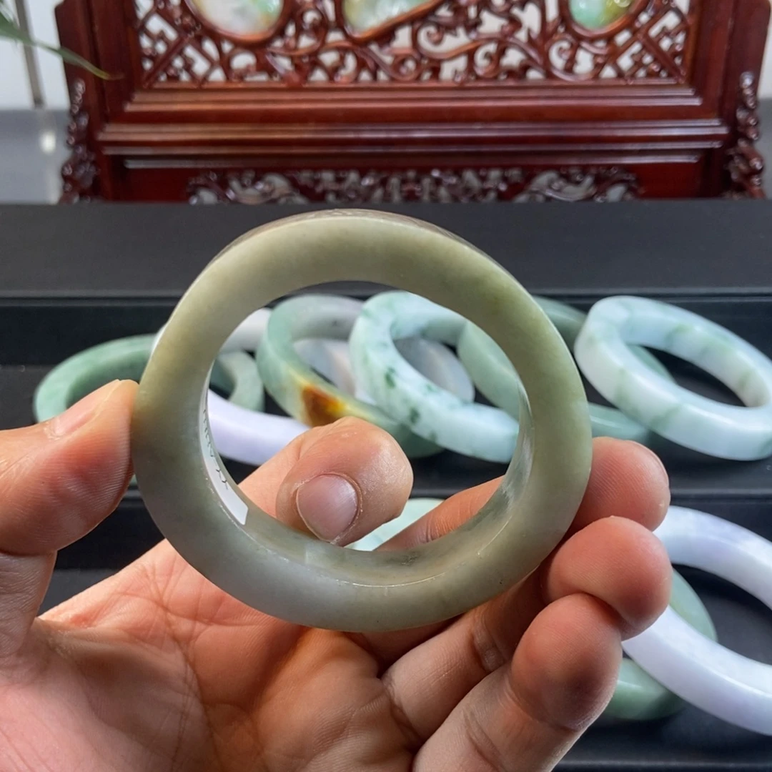 定制翡翠未镶嵌手镯定制