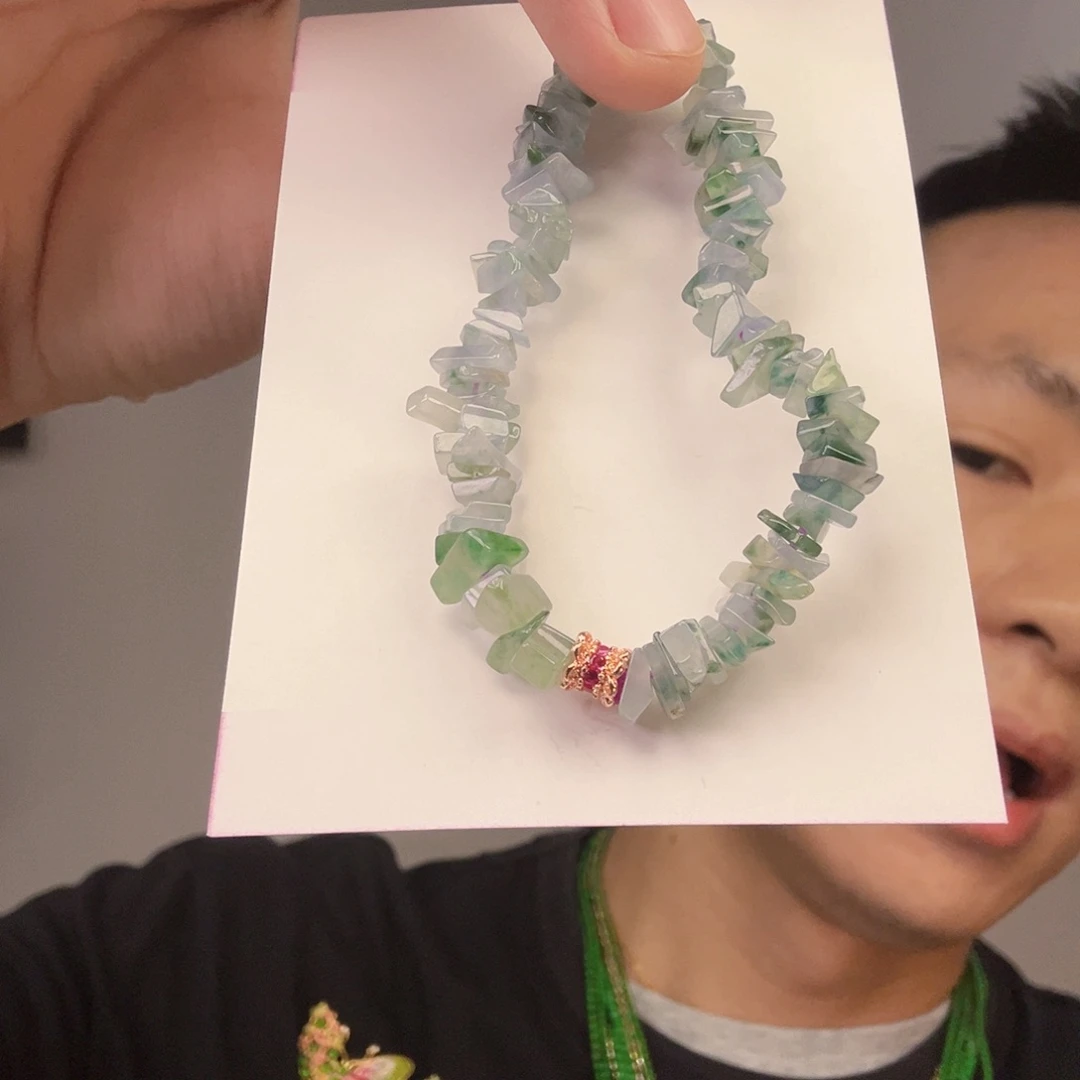 未镶嵌挂件翡翠一件