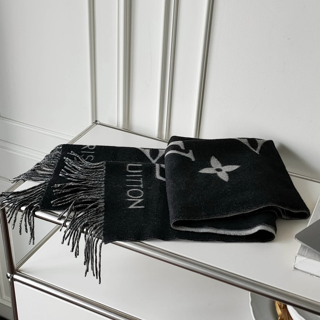 99新 LouisVuitton/路易威登 Azul黑灰拼色老化双面羊绒围巾39100