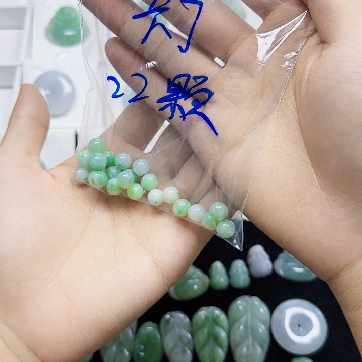 小***玉翡翠未镶嵌颈饰翡翠