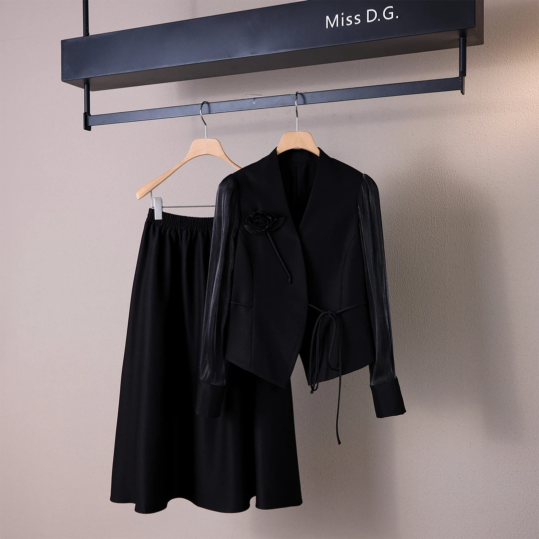 MissD.G.秋季新款黑色时尚显瘦V领外套上衣半身裙两件套YA643-1