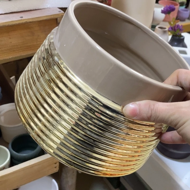 陶盆有孔 瑕疵针孔漏釉介意勿拍外口 16外高15