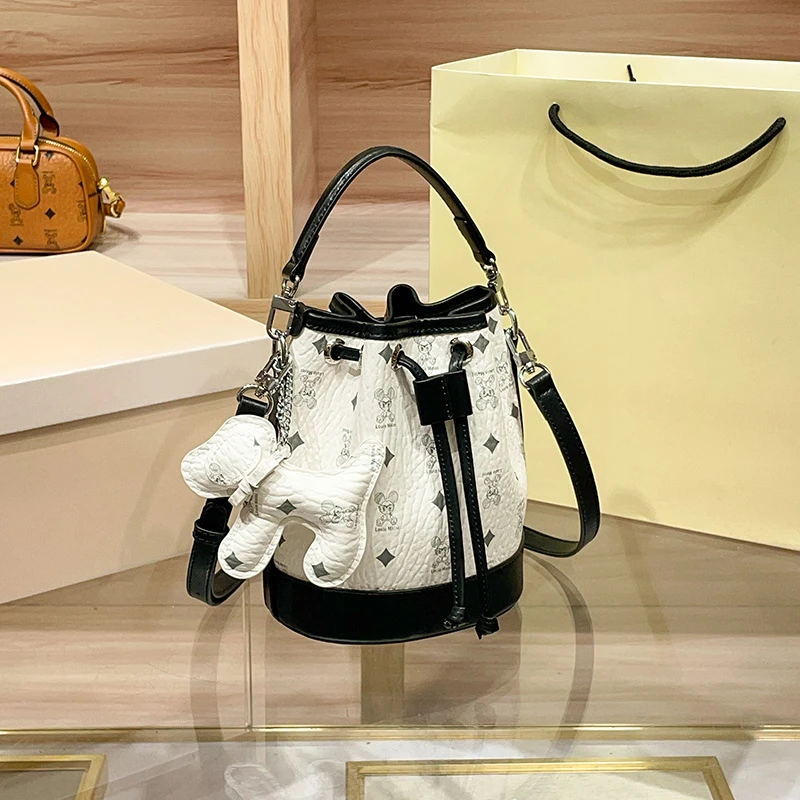 香港IT水桶包2025新款潮粉色印花时尚洋气小众设计高级感手提斜挎