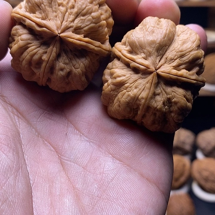 文玩核桃吊坠蟾王十八包43mm