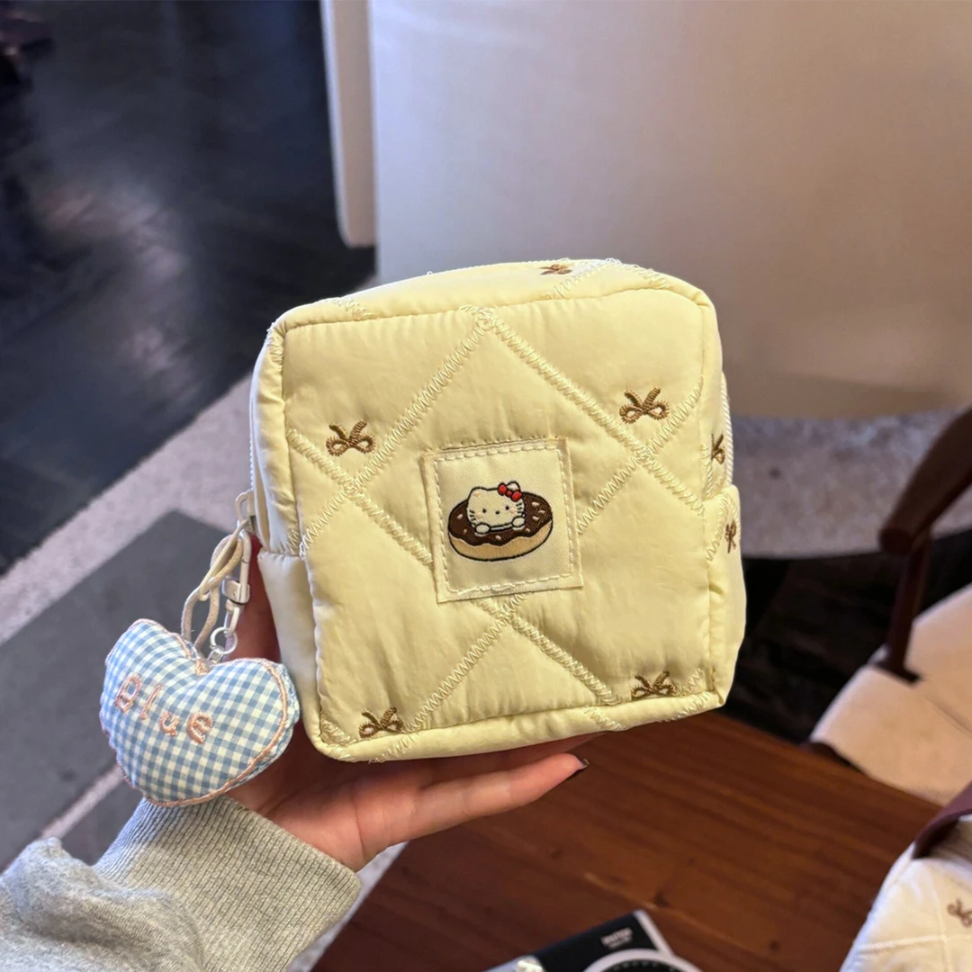 2026新款可爱卡通kt化妆包女便携式小众ccd相机包拍立得收纳包